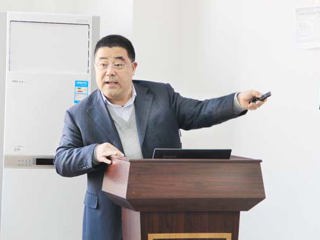 吉林大学博士生导师杨印生教授应邀来永利官网讲学